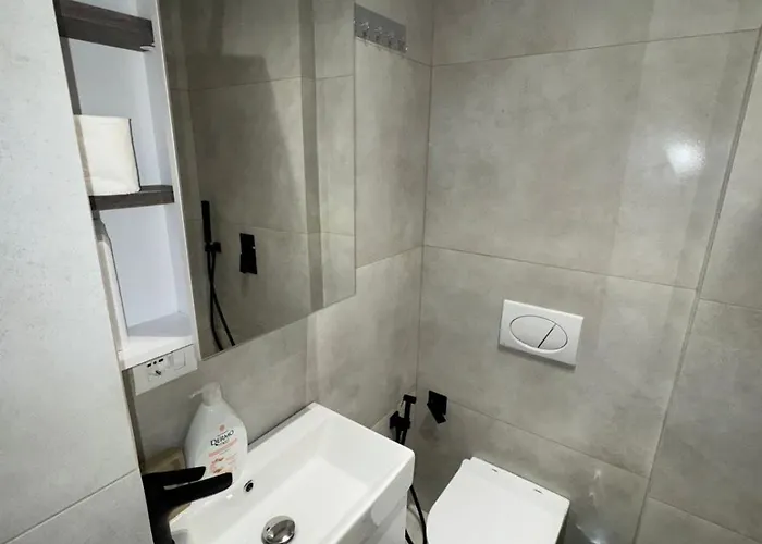 Glar 1 Bedroom M Shyri *